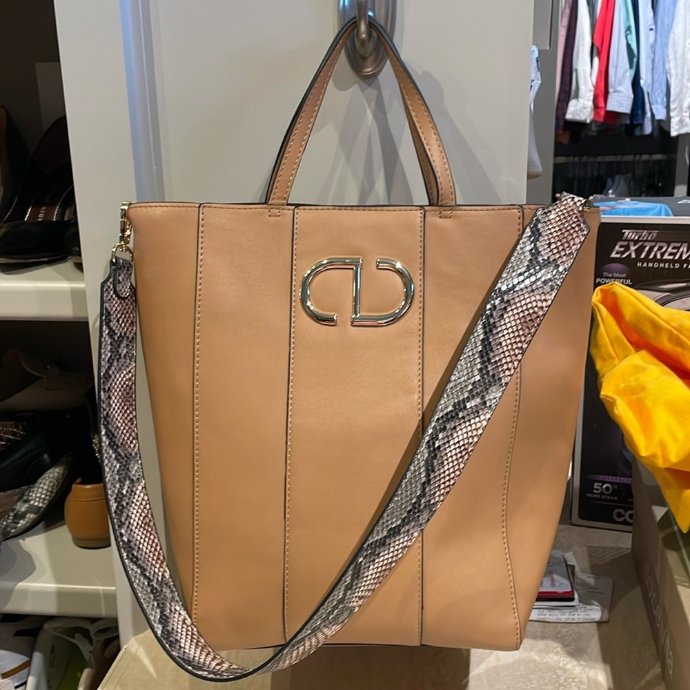 Gianni Bini tote bag with handles and shoulder strap